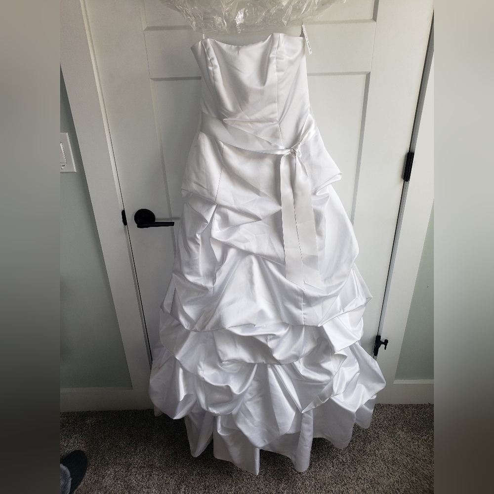 David's Bridal Strapless Wedding Dress
